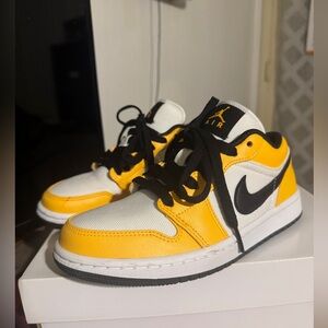WMNS Air Jordan 1 Low SE size 6
